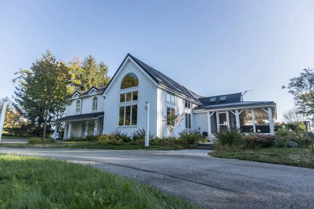 Beautifully painted white estate home exterior in the GTA
